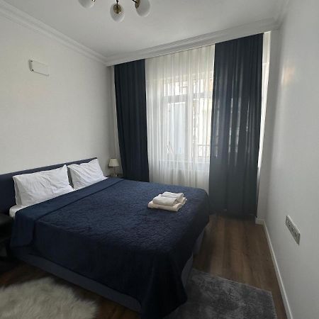Center Of City In Besiktas 2 Plus 1 With 2 Bathroom And 3 Air Conditioner Istanbul Exterior photo