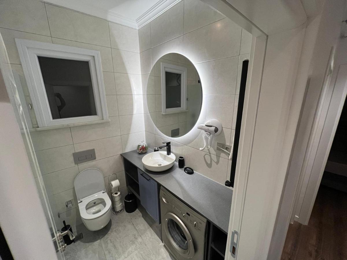 Center Of City In Besiktas 2 Plus 1 With 2 Bathroom And 3 Air Conditioner Istanbul Exterior photo