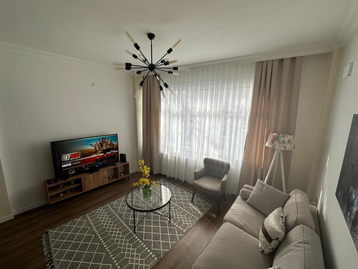 Center Of City In Besiktas 2 Plus 1 With 2 Bathroom And 3 Air Conditioner Istanbul Exterior photo