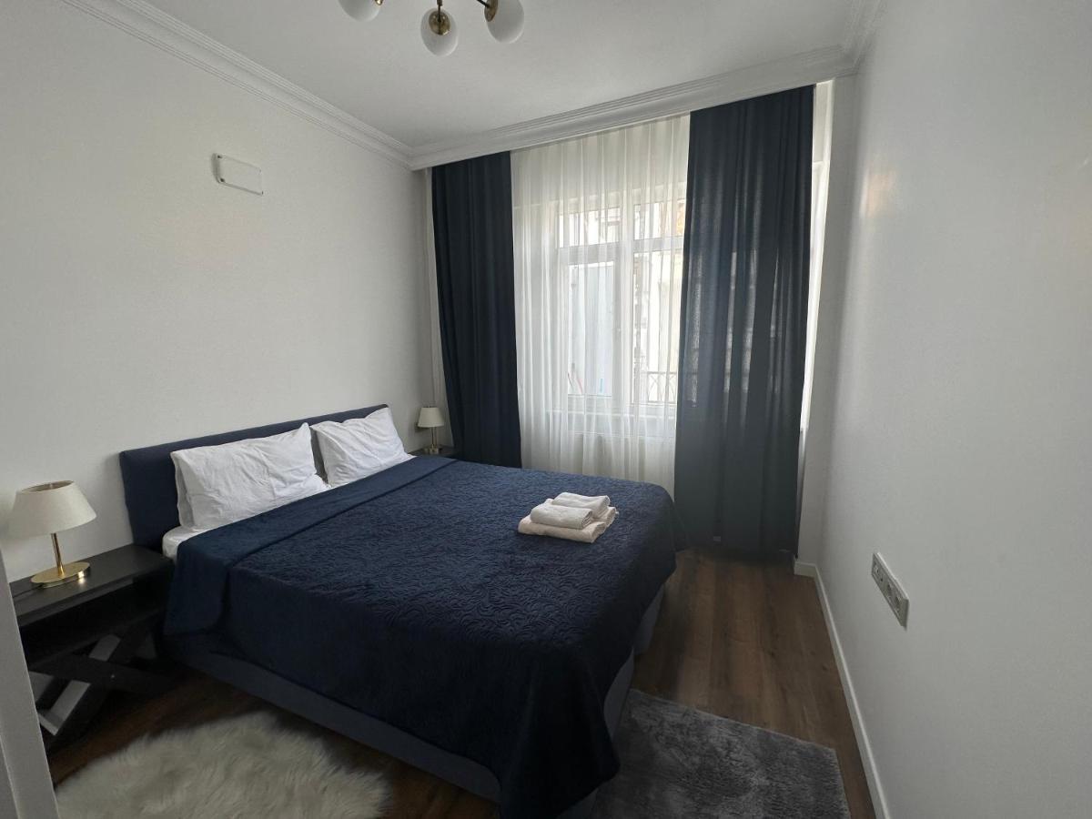 Center Of City In Besiktas 2 Plus 1 With 2 Bathroom And 3 Air Conditioner Istanbul Exterior photo