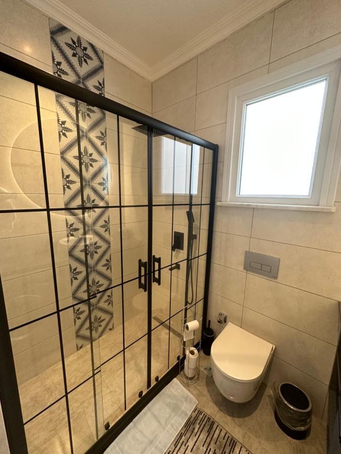 Center Of City In Besiktas 2 Plus 1 With 2 Bathroom And 3 Air Conditioner Istanbul Exterior photo