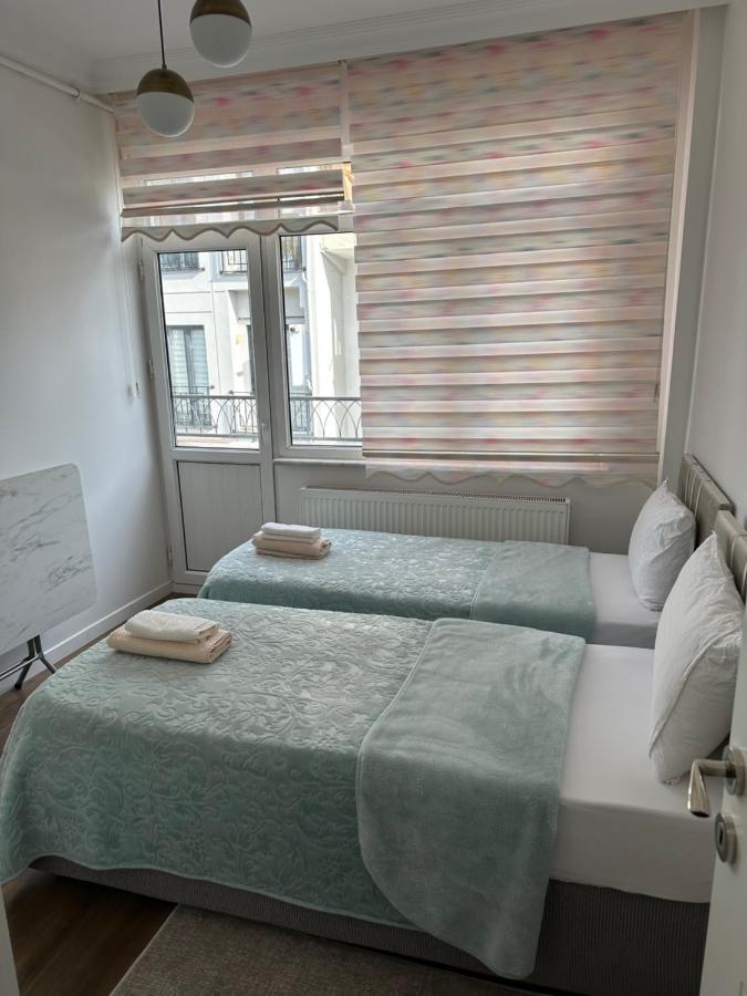 Center Of City In Besiktas 2 Plus 1 With 2 Bathroom And 3 Air Conditioner Istanbul Exterior photo