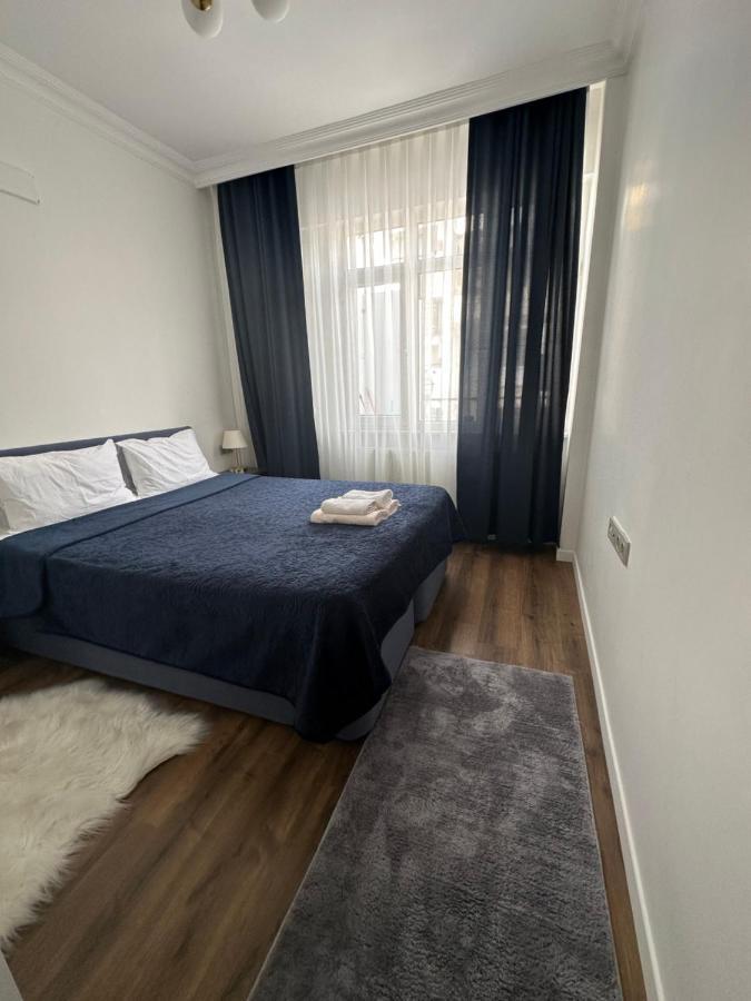 Center Of City In Besiktas 2 Plus 1 With 2 Bathroom And 3 Air Conditioner Istanbul Exterior photo